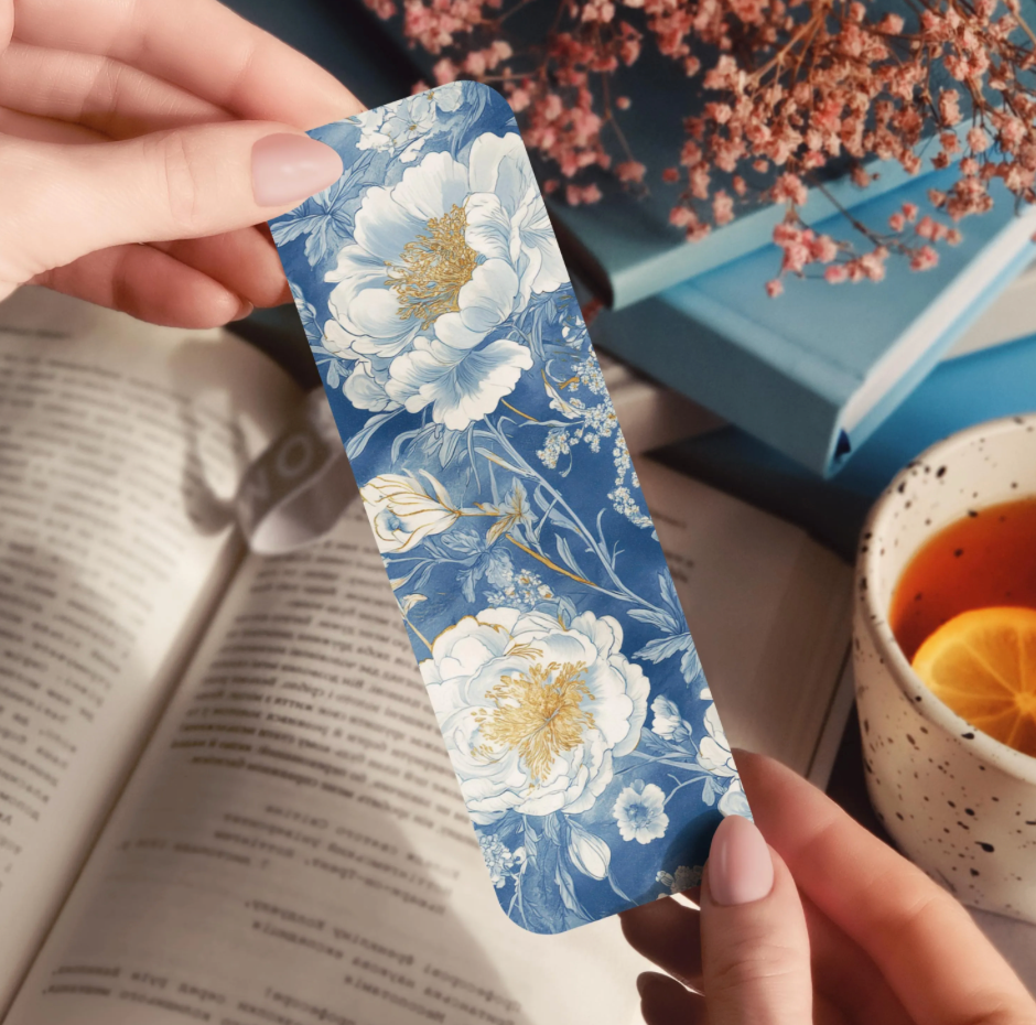 Florales Lesezeichen – Blau & Weiß